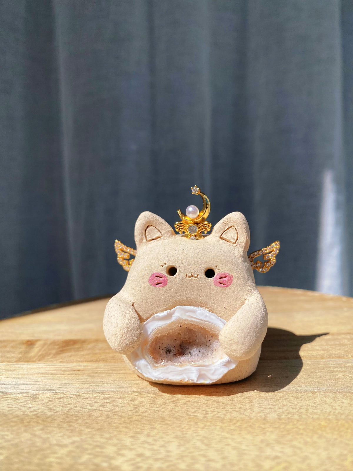 Little Hug Bean – Handmade Crystal Figurine